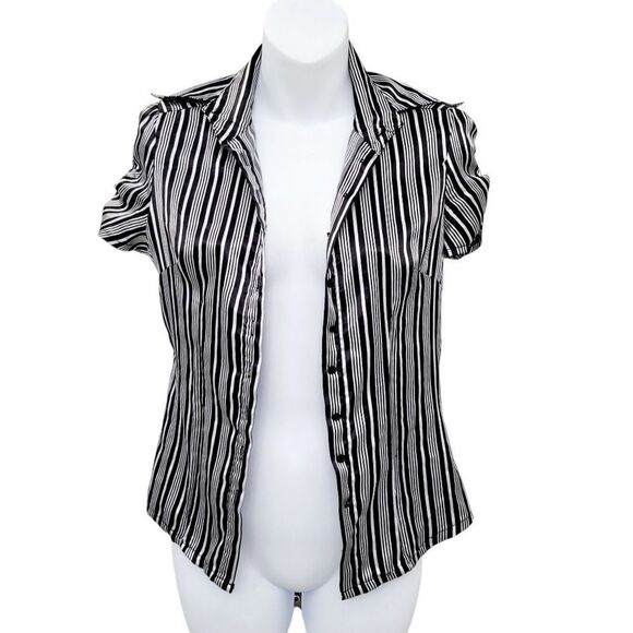 2/$20 Urban Behavior Silver & Black Buttons Down Shirt Top Size: XS - Picture 3 of 9
